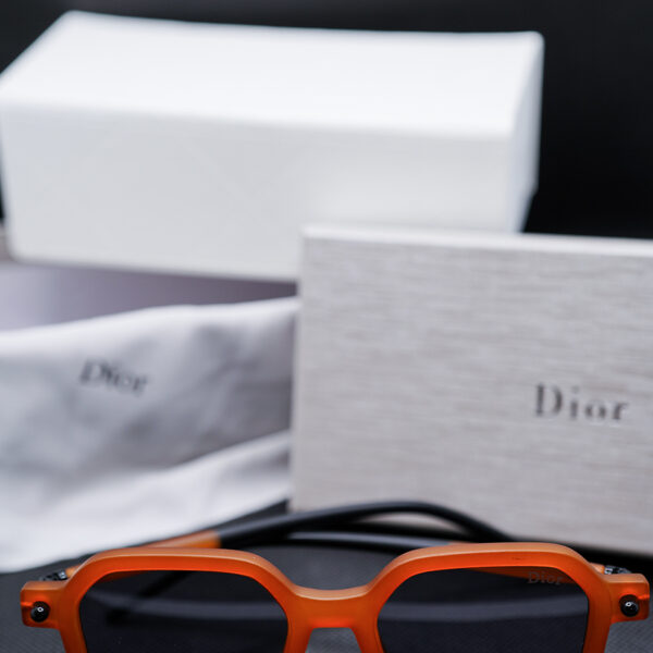 «عینک آفتابی Dior فریم نارنجی مات با لنز دودی»
