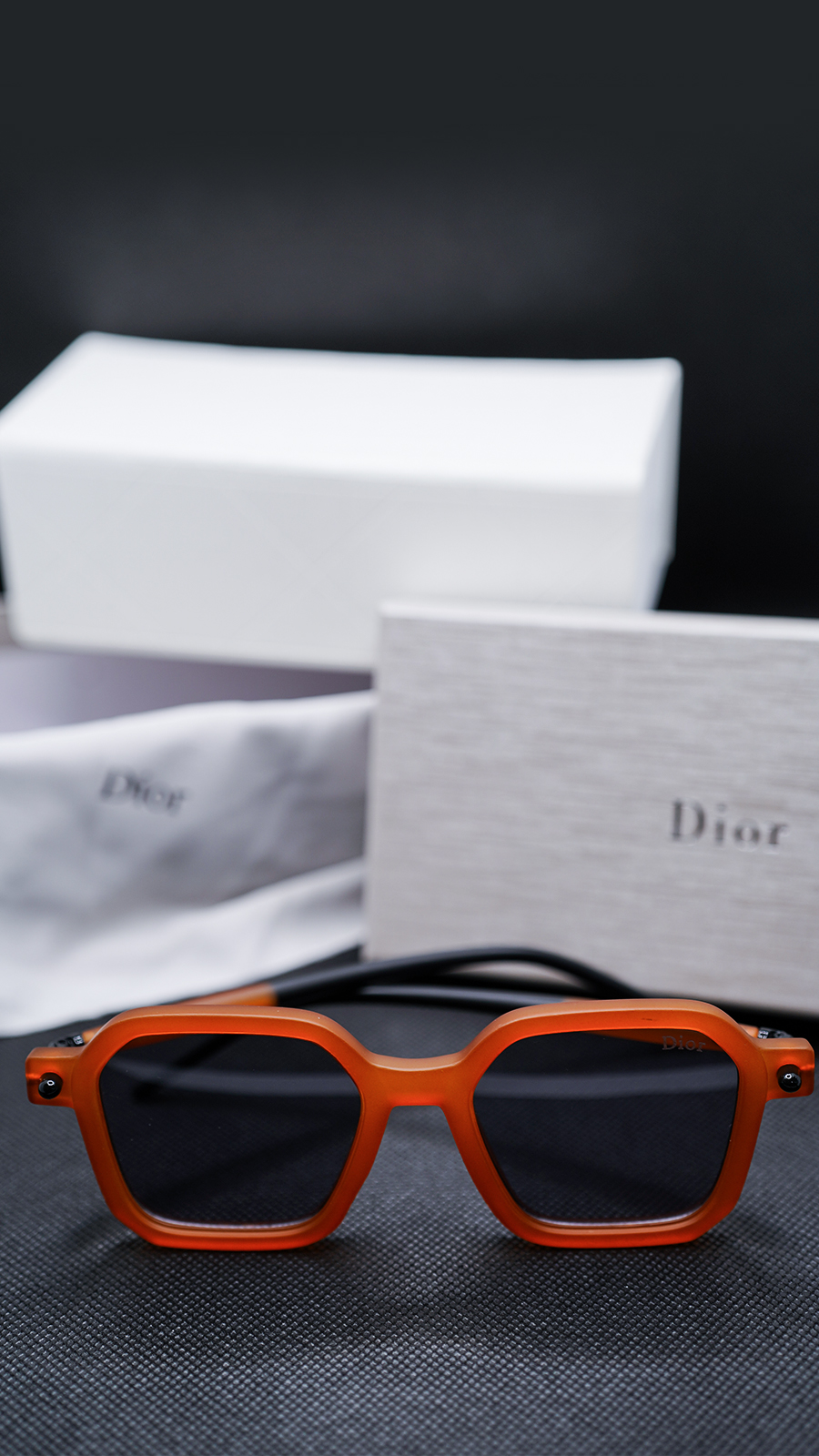 «عینک آفتابی Dior فریم نارنجی مات با لنز دودی»